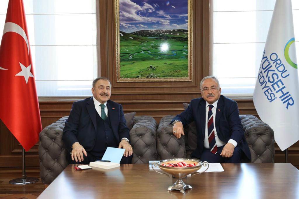 ESKİ BAKAN EROĞLU BÜYÜKŞEHİRDE 